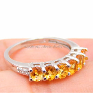 Anillo Clásico de Plata de Ley 925 con Cuarzo Citrino de 1.07 Ct, Corte Ovalado, con Engaste de Puntas, para Mujer, para Boda - Product Image 1