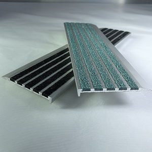 Profilo antiscivolo per gradini in metallo resistente allo scivolamento per bordi delle scale - Product Image 2