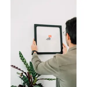 กรอบรูปอัลบั้มไวนิลพรีเมียม ขนาด 32 x 32 ซม. กรอบรูปอะคริลิคไม้เนื้อแข็งแบบคลาสสิก สำหรับตกแต่งบ้านและเก็บรูปภาพ - Product Image 2