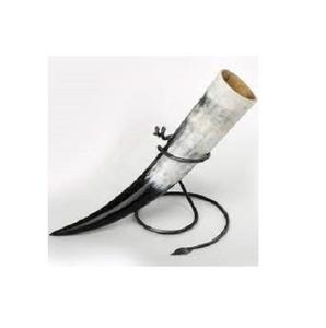 Cuerno de búfalo y buey vikingo auténtico para whisky y cerveza Cuerno de beber náutico pulido a mano y tallado a la venta - Product Image 1