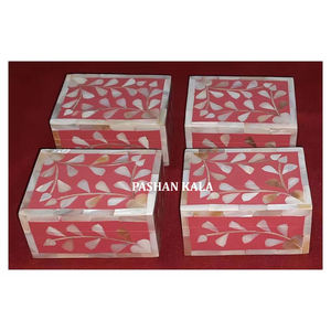 Boîtes rectangulaires en bois faites à la main de luxe, nouveau design, avec travail en nacre, pour la décoration de la maison et les cadeaux - Product Image 1