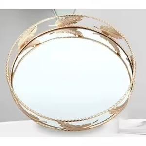 Bandeja de Chocolate Redonda de Metal de Lujo Estilo Árabe - Product Image 1