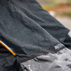 Imperméable PE jetable XL gratuit pour garçons pour le style poncho avec logo personnalisable Design occidental simple pour les jours de pluie - Product Image 3