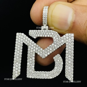 Colgante de Plata de Ley con Logotipo Personalizado de Moissanita, Corte Brillante Redondo VVS, Estilo Hip Hop Unisex - Product Image 4