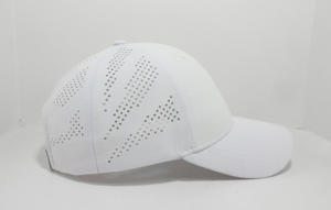 Gorra de Béisbol Blanca Lisa de 6 Paneles Personalizada, Diseño Único Cortado con Láser, Cierre Ajustable de Velcro, Gorra Minimalista para Exteriores - Product Image 3