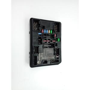 Boîtier de commande porte-fusibles DACIA Sandero Série (21>) 284B71965R Essence 1.0 - Product Image 1