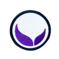 Écusson brodé circulaire violet avec fleur-de-lis blanche et motif corde, à coudre sur tissu