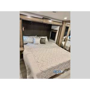 Accesorios Interiores para Autocaravana Keystone RV Montana 3231CK Modelo 2025, Nuevo Modelo de 37 pies y 5 pulgadas con Cama King Size - Product Image 4