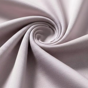 ชุดนอนผ้าซาตินระบายอากาศสำหรับผู้หญิง พิมพ์ลายแบบดิสชัวร์ นุ่ม สบาย ดีไซน์หรูหรา เหมาะสำหรับชุดนอน - Product Image 5