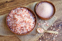 Sel de roche rose de l'Himalaya original à 100% fait à la main pour la cuisine élégante à la maison et l'artisanat naturel dans la conception d'amour du Pakistan