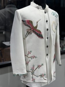 Sherwani Blanco de Diseño para Hombre con Bordado de Aves, Chaqueta de Boda Indo-Occidental para Novio, Sherwani de Lujo para Boda, Calidad de Exportación - Product Image 6