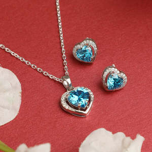 CLARA ชุดเครื่องประดับเงินแท้ 925 จี้รูปหัวใจสีฟ้าพร้อมต่างหูและสร้อย - Product Image 2