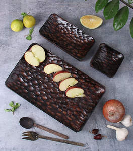 Atman Juego de 3 platos tallados a mano de madera de acacia Borde con borde para servir bebidas de queso - Product Image 4