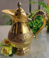 Carafe en laiton de style royal, polie à la main, pour servir de l'eau potable, décoration d'intérieur, or, 1060 ml, article cadeau antique avec logo personnalisé