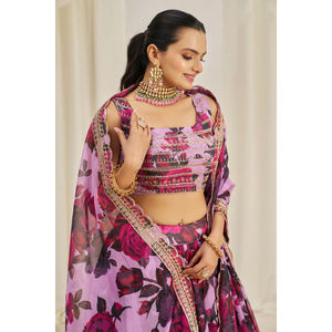 Diseñador Semi-Cosido Organza Lehenga Conjunto Estampado floral Zari Dori Blusa sin costuras Borde de encaje Dupatta para fiestas de invierno - Product Image 1
