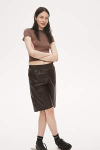 Bermudas con revestimiento de Color marrón de Material de alta calidad de cuero PU 100% para mujer, pantalones cortos de cuero personalizados con estilo a la moda - Product Image 5