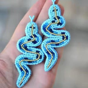 Hocus Pocus Vintage Boucles d'oreilles perlées pour femme Patriotique Orange Blanc Bleu pour mariages ou Memorial Day - Product Image 2