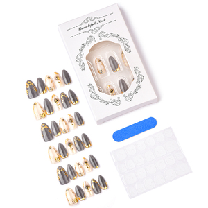 Juego <span class=keywords><strong>de</strong></span> 30 <span class=keywords><strong>Uñas</strong></span> Postizas <span class=keywords><strong>de</strong></span> Alta Gama <span class=keywords><strong>con</strong></span> Diseño <span class=keywords><strong>de</strong></span> Rosa Negra Dorada y <span class=keywords><strong>Flores</strong></span> Pintadas - Product Image 5