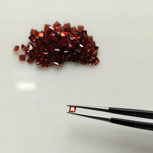 พลอยโกเมนสีแดงธรรมชาติ ขนาด 2.5 มม. ทรงเหลี่ยมแบบสเต็ปคัต คุณภาพดีที่สุด สำหรับทำเครื่องประดับ - Product Image 2