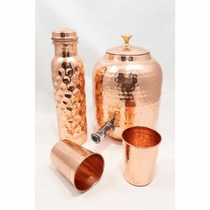 สินค้ามาใหม่ คุณภาพดีเยี่ยม ตู้กดน้ำทองแดงตีขึ้นรูปด้วยมือ ดีไซน์ทันสมัย ความจุ 6 ลิตร ปลอดภัยสำหรับอาหาร พร้อมแก้ว 2 ใบ และขวด 1 ใบ - Product Image 3