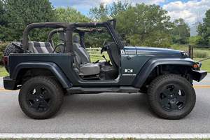 Jeep Wrangler X 4x4 d'occasion de 2007, boîte manuelle 6 vitesses, moteur V6, entretien récent, modifications tout-terrain, sans réserve - Product Image 2