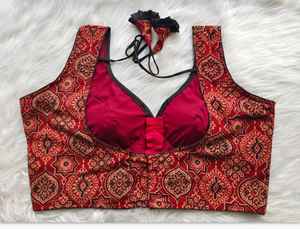 Blouse ethnique indienne Ajrakh à col en V sans manches, prête à porter, en coton cousu et rembourré, pour les fêtes, assortie au sari en coton, vente en gros en Inde - Product Image 3