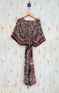 Caftan élégant et écologique en poly soie pour les femmes, longue couverture de plage, tenue de vacances bohème, style décontracté, vêtements de villégiature - Product Image 6