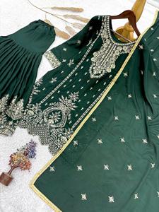 Conjunto de traje Sharara de Bollywood de georgette de seda verde botella de lujo con bordado pesado de Zari, Kurta y Gharara para bodas y fiestas indias y pakistaníes - Product Image 6