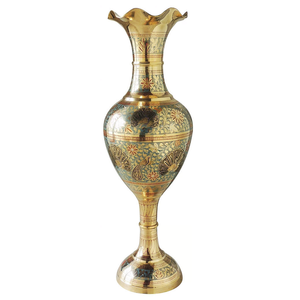Vase à fleurs arabe vintage en laiton de haute qualité, gravé et fini poli, pour la décoration de table et la décoration intérieure. - Product Image 4