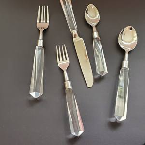 Ensemble de couverts élégant en métal plaqué argent avec poignée en acrylique transparent pour la maison et l'hôtel Vaisselle de table Ensembles de couverts - Product Image 5