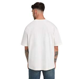 Camiseta Extra Grande Color Marfil para Hombre, 100% Algodón, 190 GSM, Estilo Urbano, Camiseta Básica con Logotipo Estampado en la Parte Delantera y Trasera, Hombros Caídos, Corte Holgado - Product Image 2