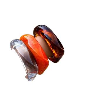 Brazaletes y pulseras de moda de resina de diseño de lujo hechos a mano fabricante indio precio al por mayor - Product Image 1