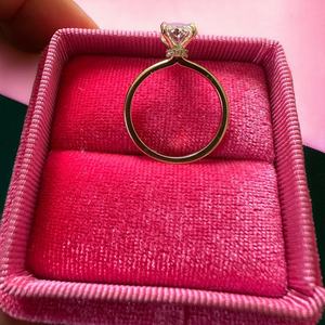 Vente flash Bague en diamant de laboratoire taille Radiant de 2,00 carats certifiée VVS2 Or jaune Fabricant fournisseur Expédition mondiale - Product Image 6