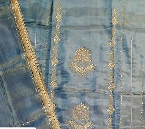 Costumes de fête indiens brodés à la main sans couture de créateur moderne beau style traditionnel pour hommes et femmes - Product Image 3