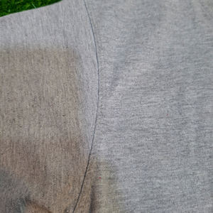 Venta al por mayor de camisetas de hombre de alta calidad 100% algodón con logotipo de impresión digital personalizado y patrón tejido de punto liso cómodo - Product Image 2