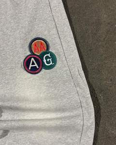 กางเกงวอร์มสีเทาของผู้ชายกางเกงแบบผูกเชือกเอวกลางขาตรงและกางเกงลำลองพิมพ์ลายปะ - Product Image 4