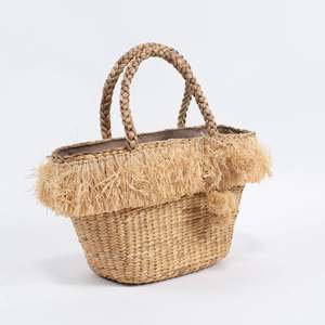 Sac à main artisanal en jacinthe d'eau – Sac fourre-tout bohème en paille tressée avec franges et pompons pour l'été et la plage - Product Image 3