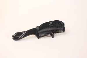 หวีผมทำจากเขาธรรมชาติ เป็นมิตรกับสิ่งแวดล้อม ขัดเงาด้วยมือ ซี่กว้าง ช่วยสางผมไม่พันกัน บำรุงหนังศีรษะและเส้นผมให้แข็งแรง - Product Image 2