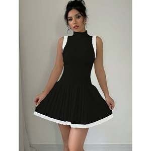 Vestido mini de punto con corte ajustado y ribete en contraste para mujer - Product Image 5