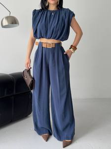 Ensemble deux pièces en satin pour femme, haut court sans manches et pantalon taille haute, bleu uni élégant, coupe ample avec ceinture, idéal printemps-été - Product Image 3