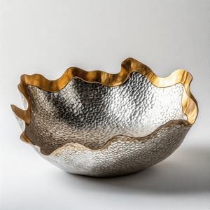 Juego de Servir Metálico Opulent Nest, Tazón Artesanal Grabado con Hoja de Oro Imperial para Comidas Lujosas y Presentaciones Culinarias Opulentas - Product Image 5