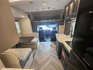 Camping-car diesel Coachmen 2025 – Véhicule de loisirs haut de gamme pour 4 à 6 personnes, équipement complet, idéal pour les voyages en famille et le camping - Product Image 3