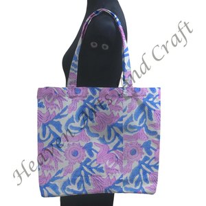 Sac fourre-tout carré en coton écologique personnalisé à imprimé bloc et à deux poignées recyclable et réutilisable - Product Image 4