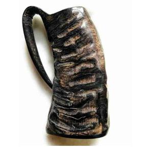Tasse de corne à boire en céramique de sculpture Viking personnalisée fabriquée à la main corne naturelle hautement polie d'Inde pour le vin et la bière - Product Image 1