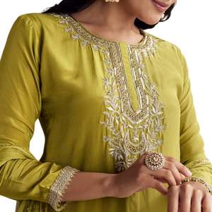 Costume Sharara brodé vert Zardosi et paillettes avec Dupatta pour femme, tenue de fête et de festival de mariage indien - Product Image 2