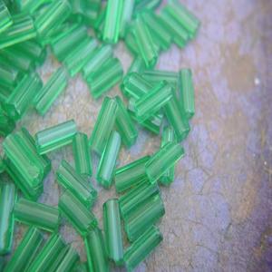 Perles en tube de verre tchèque vert vintage coupe hexagonale Style bohème perles de verre au chalumeau en cristal fabriquées à la main pour la fabrication de bijoux - Product Image 2