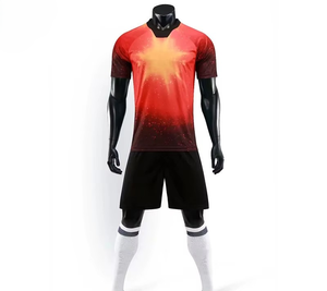 Conjunto de fútbol profesional hecho a medida uniformes de diseño de sublimación transpirables de secado rápido colores sólidos camiseta de fútbol - Product Image 1