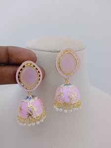 Juego de pendientes Jhumka esmaltados Impresionante fusión del arte Mughal Adorno único Hecho de latón Producto a granel Diseño personalizado - Product Image 6