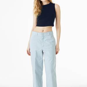 Nuevo diseño de las mujeres de color sólido acanalado Crop Tank Top logotipo personalizado señoras sin mangas Sexy Crop Tank Top - Product Image 5