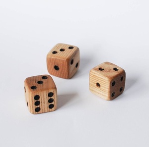 Jeu de dés en bois fait main pour les amateurs de jeux de société et de jeux DnD - Product Image 1